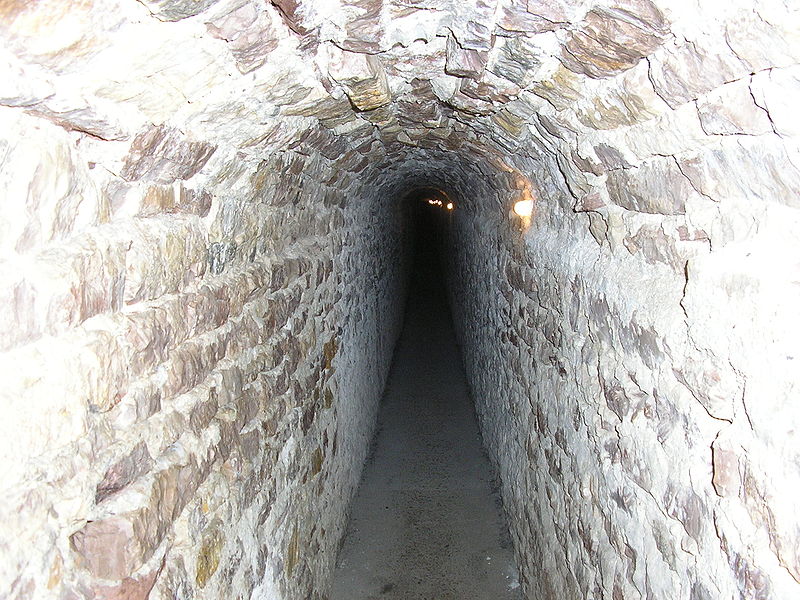 File:Inside Assisi castle1.jpg