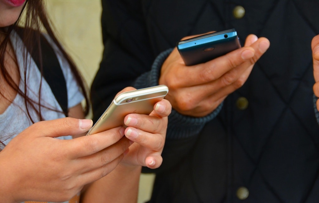 Two persons holding a smartphone